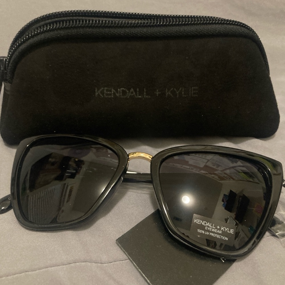 Kendall & Kylie Sleek Black Sunglasses